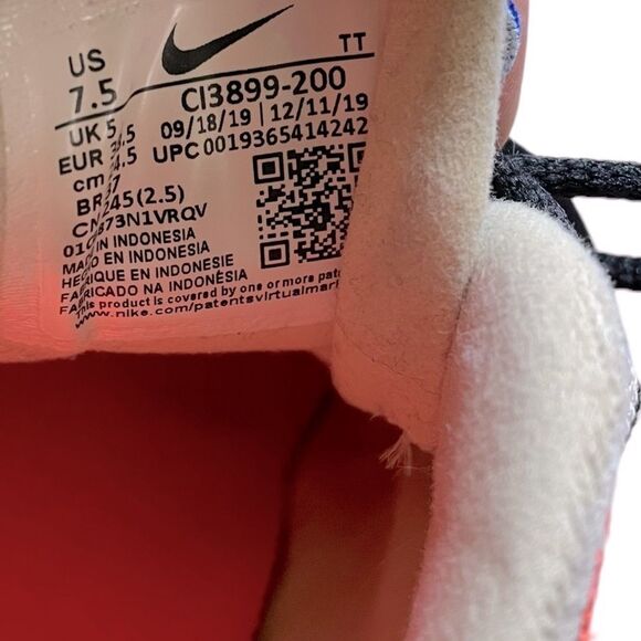 NIKE AIR MAX 270 React - Picture 5 of 8